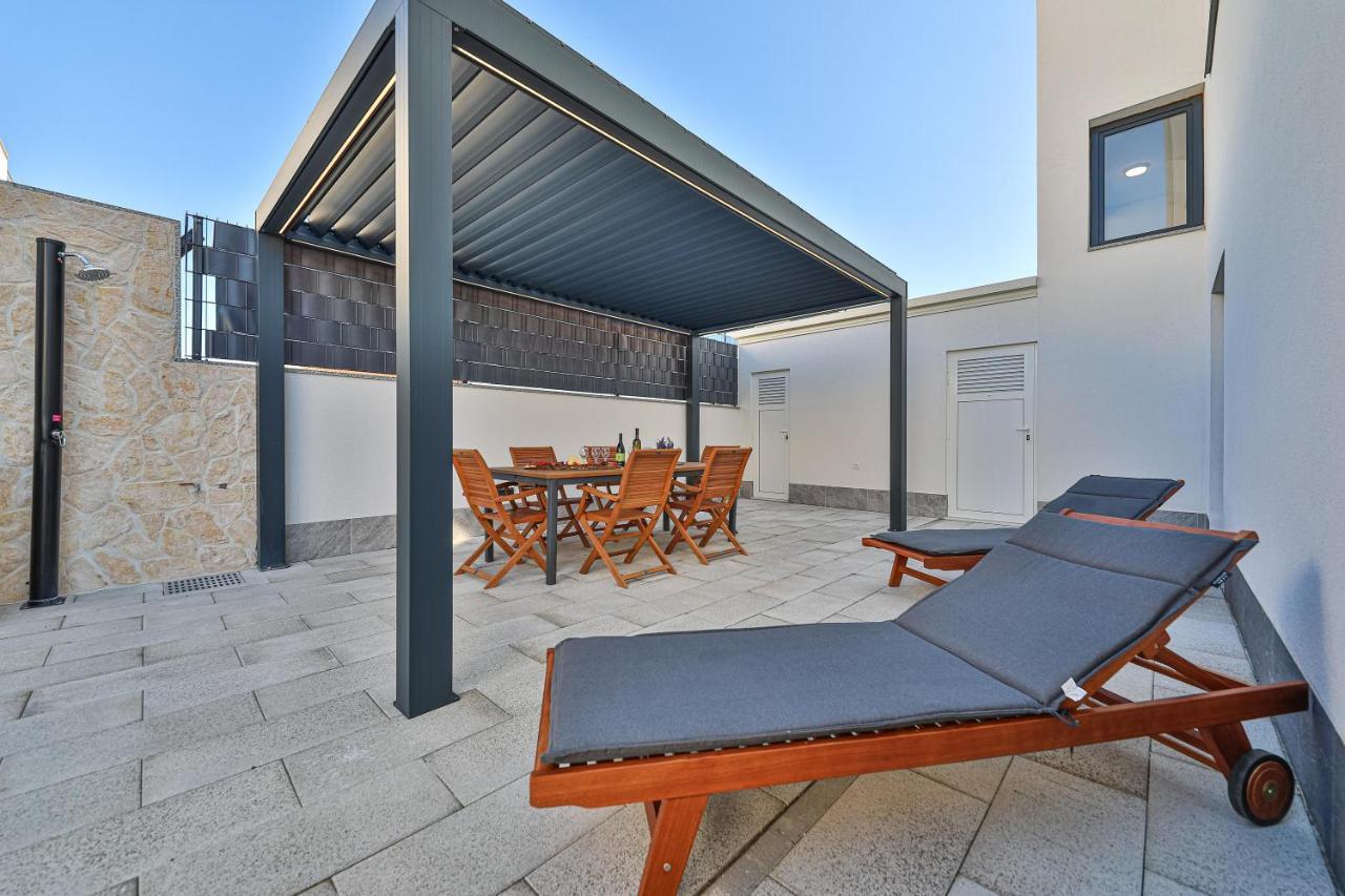Luxury Apartment Pia With Swimming Pool And Grill Трогир Экстерьер фото