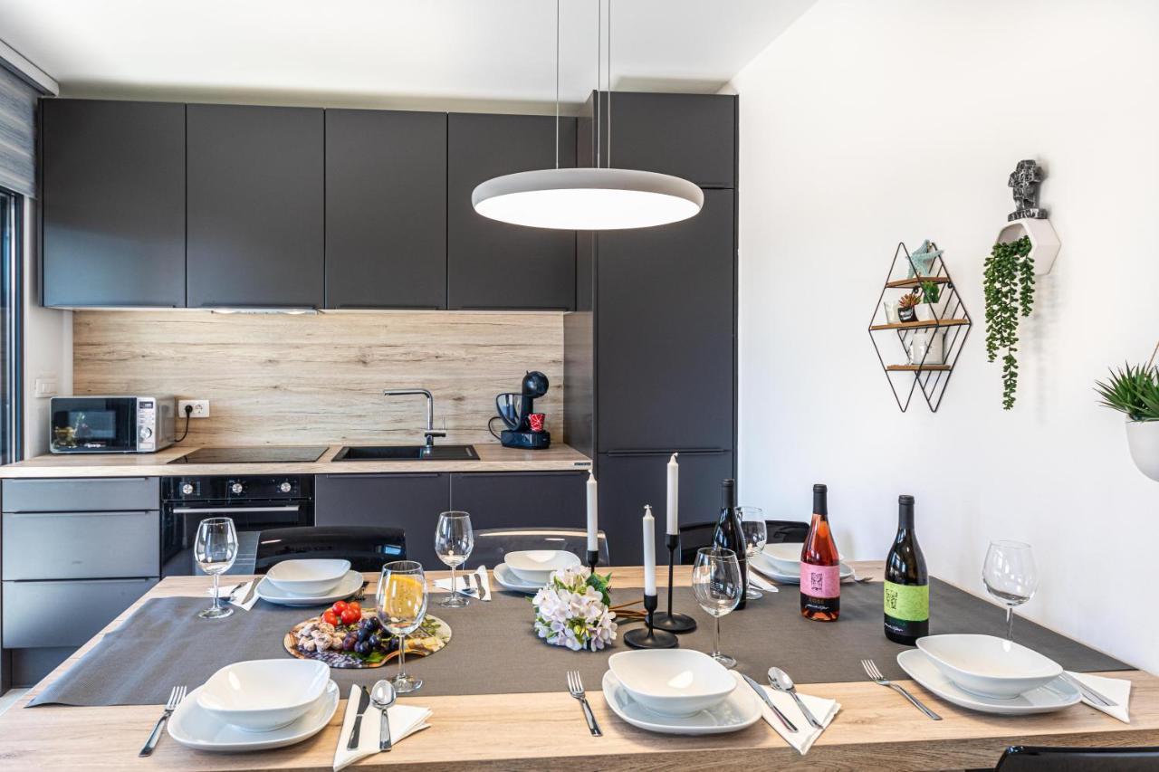 Luxury Apartment Pia With Swimming Pool And Grill Трогир Экстерьер фото